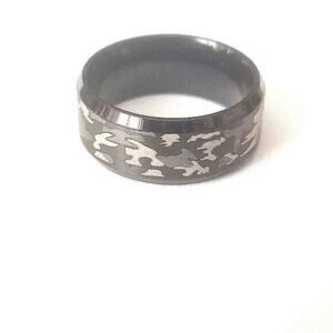 New black camouflage ring‎ 6